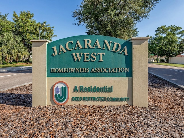 view of community / neighborhood sign