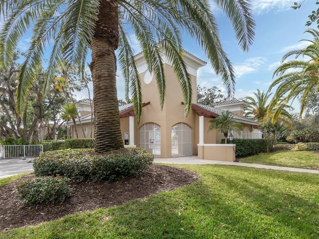 view of front of house with a front yard