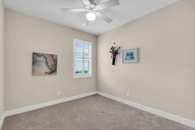 carpeted empty room featuring ceiling fan