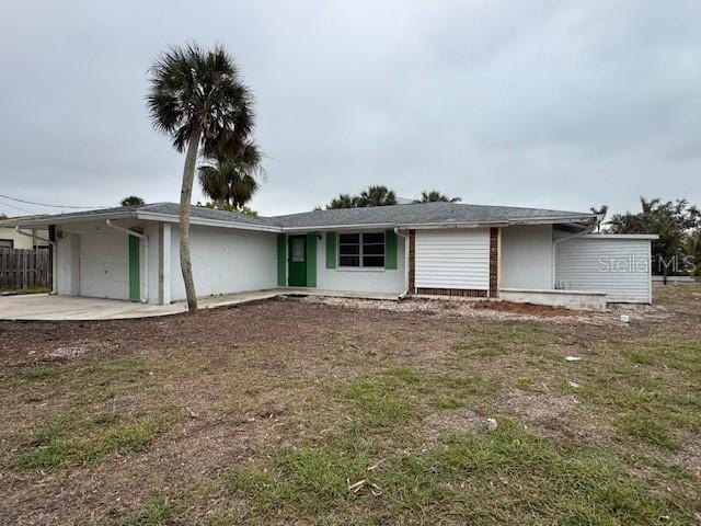 view of front of property featuring a garage and a front yard