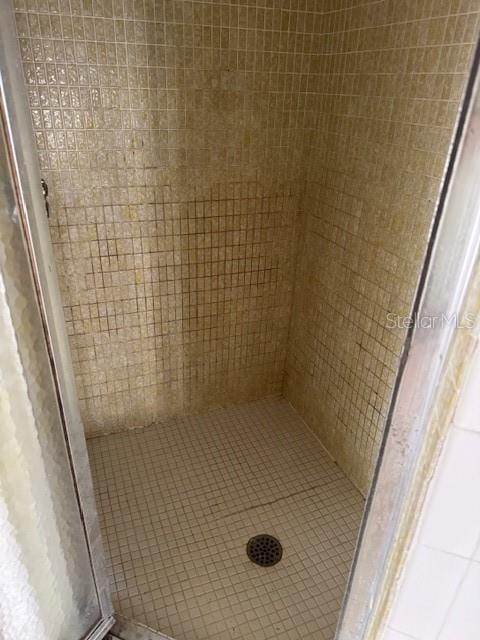 bathroom with a tile shower