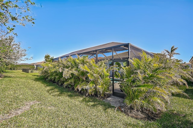 view of yard featuring a lanai