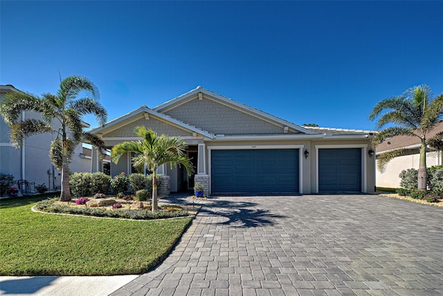 view of front of property featuring a garage and a front yard