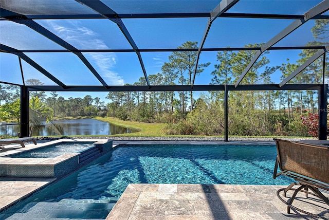 view of pool with an in ground hot tub, a water view, a patio area, and a lanai