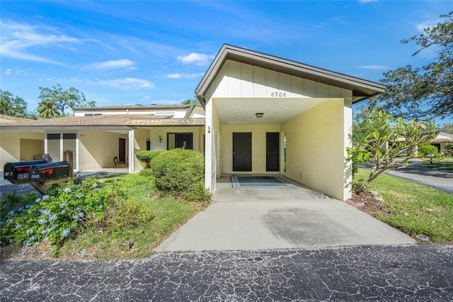 6906 Woodwind Dr Unit 12, Sarasota, FL 34231 - entrance to property with stucco siding