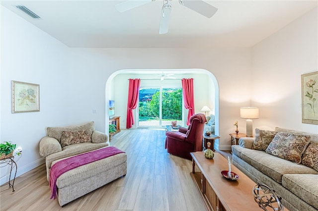 living room featuring light wood-type flooring and ceiling fan