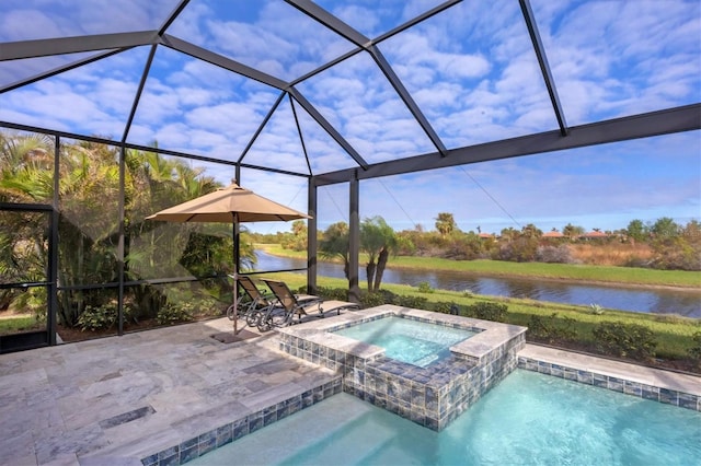 view of pool featuring a lanai, an in ground hot tub, a water view, and a patio