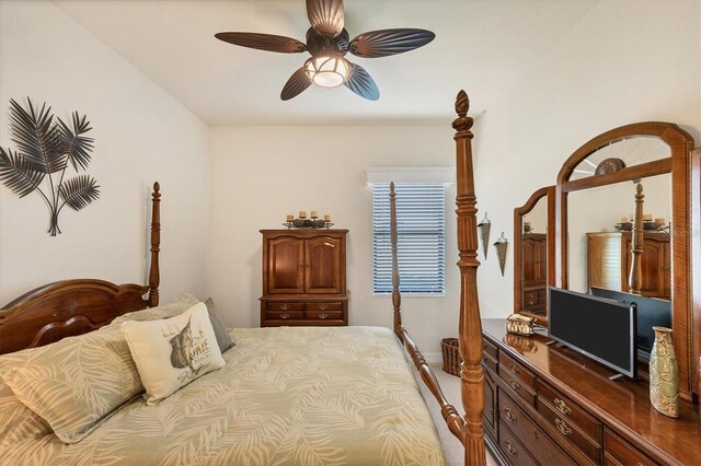 bedroom featuring ceiling fan