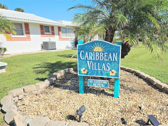 community sign with a lawn