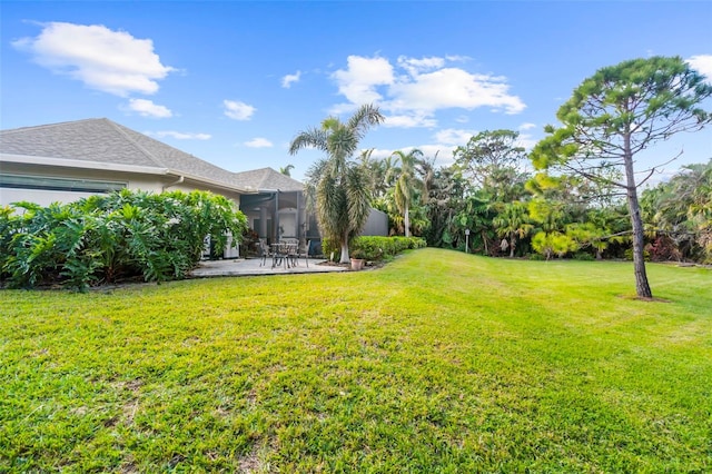 view of yard featuring a patio