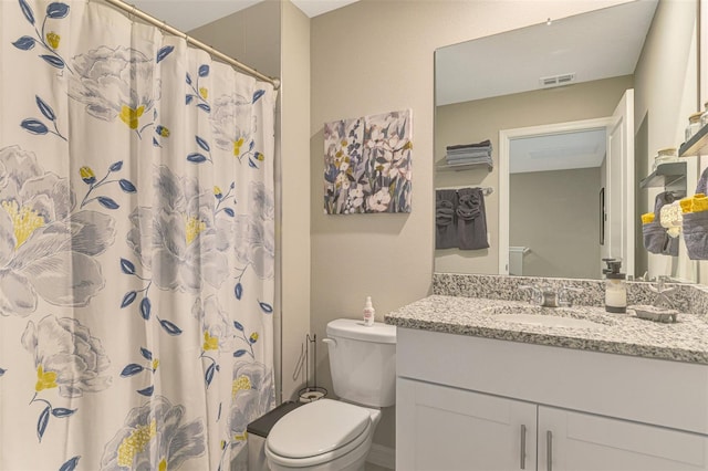 bathroom with a shower with curtain, vanity, and toilet