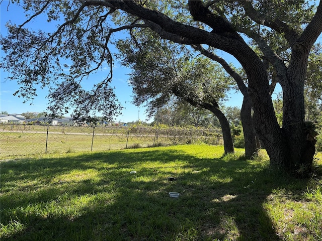 view of yard featuring a rural view