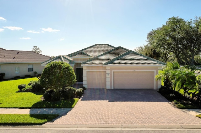 view of front of property featuring a garage and a front yard