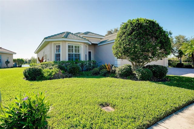 view of front of house featuring a front yard