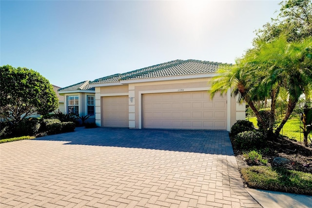 view of front facade featuring a garage