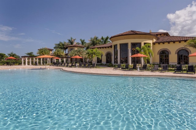 view of swimming pool