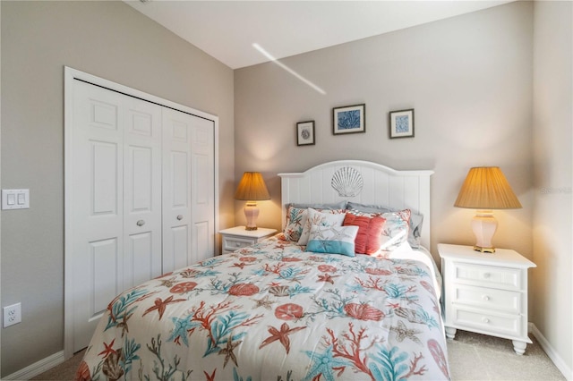 bedroom featuring carpet floors and a closet