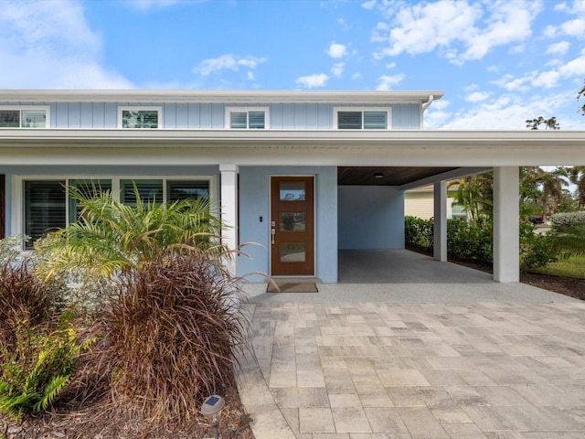 view of front of property featuring a carport