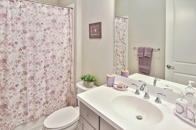 full bathroom with shower / bath combo with shower curtain, vanity, and toilet