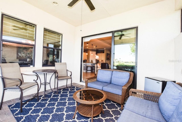 sunroom with ceiling fan