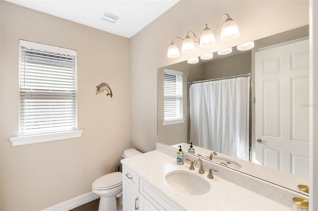 660 Ravello Blvd, Nokomis, FL 34275 - full bath featuring vanity, toilet, a shower with shower curtain, and baseboards