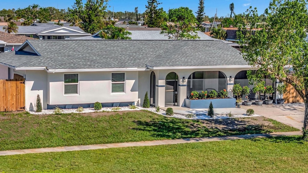 single story home featuring a front yard