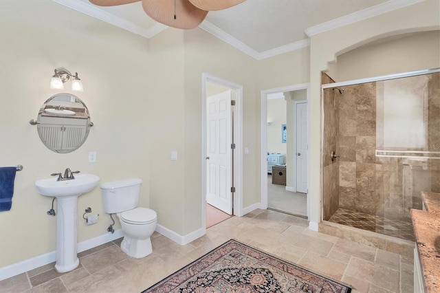 bathroom featuring toilet, an enclosed shower, crown molding, and ceiling fan