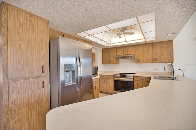 kitchen with kitchen peninsula, appliances with stainless steel finishes, extractor fan, ceiling fan, and sink