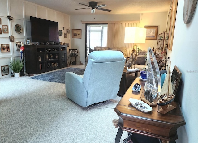 carpeted living room featuring ceiling fan