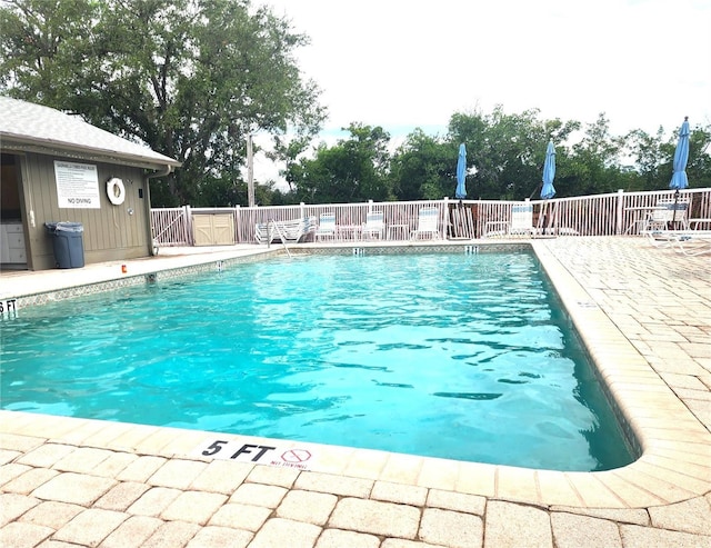 view of swimming pool