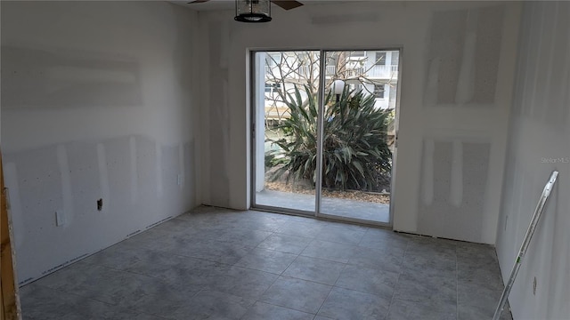 unfurnished room featuring ceiling fan and a wealth of natural light