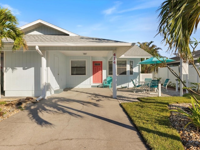 view of front of home featuring a patio