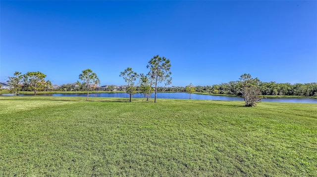 view of yard featuring a water view