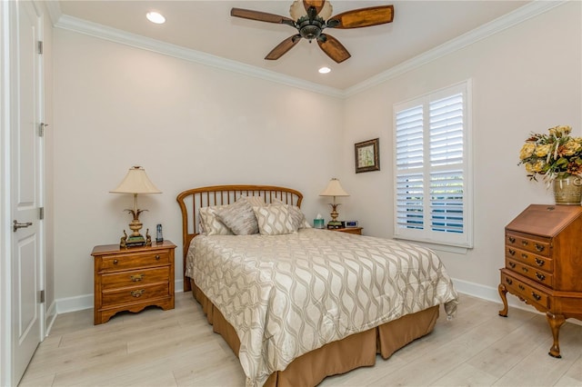 bedroom featuring ceiling fan, crown molding, and light hardwood / wood-style floors