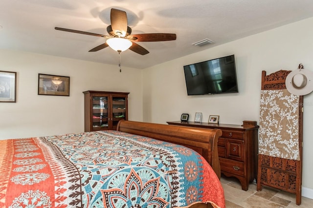 bedroom with ceiling fan