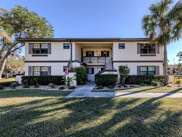 view of front of house featuring a front yard