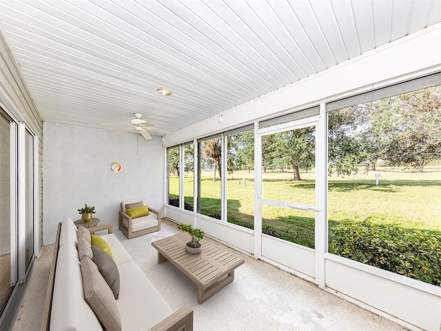 sunroom with ceiling fan