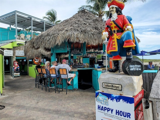 view of community featuring outdoor dry bar