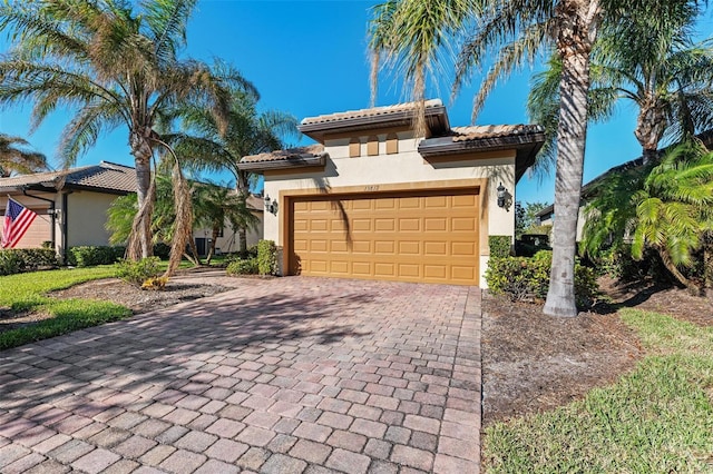 view of front facade featuring a garage