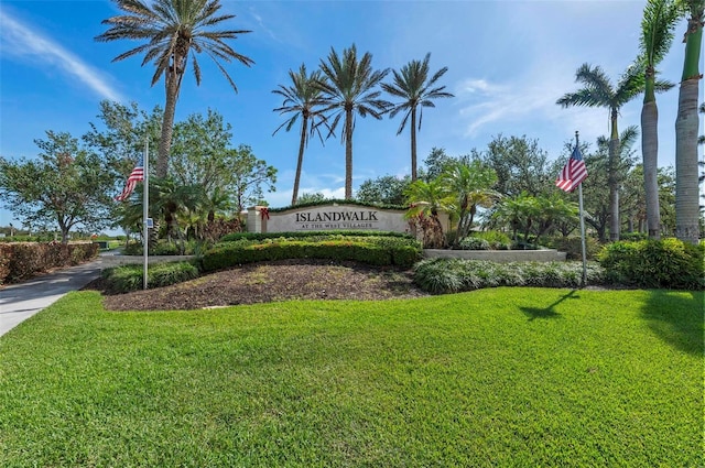 community sign with a lawn