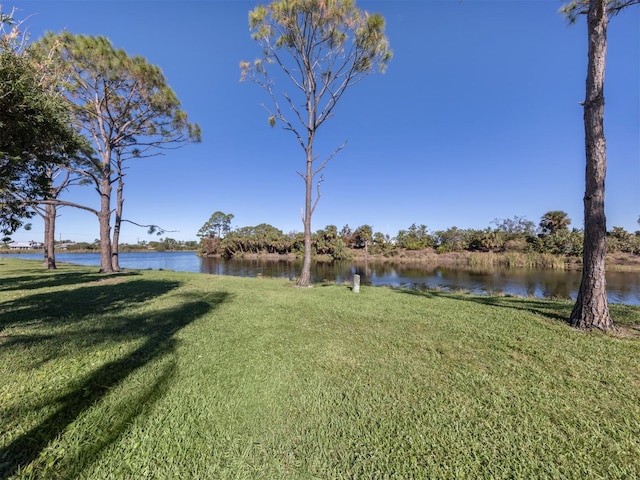 view of yard featuring a water view