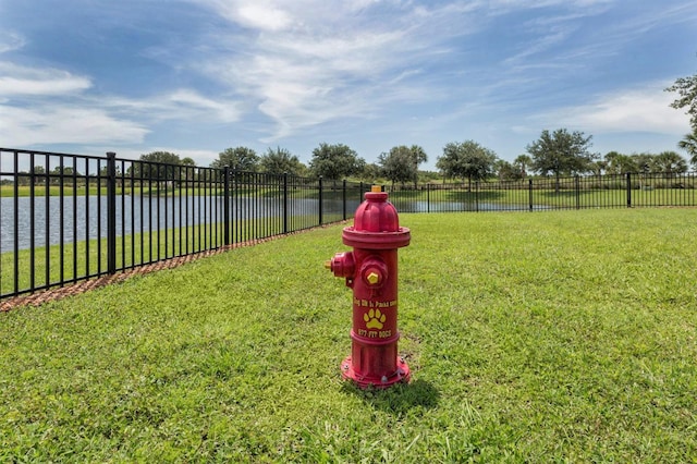 view of yard featuring a water view