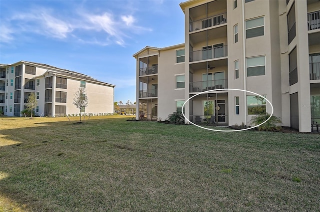 view of property's community featuring a lawn