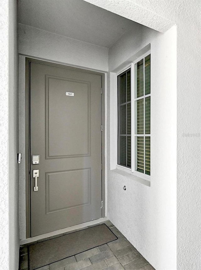 view of exterior entry with stucco siding