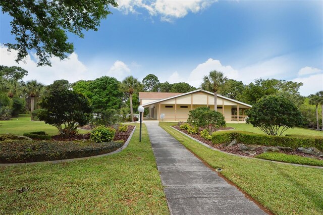 view of front facade with a front lawn