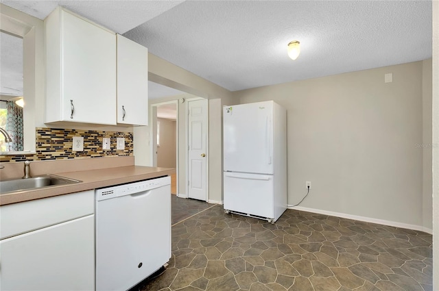 kitchen featuring sink, tasteful backsplash, a textured ceiling, white appliances, and white cabinets