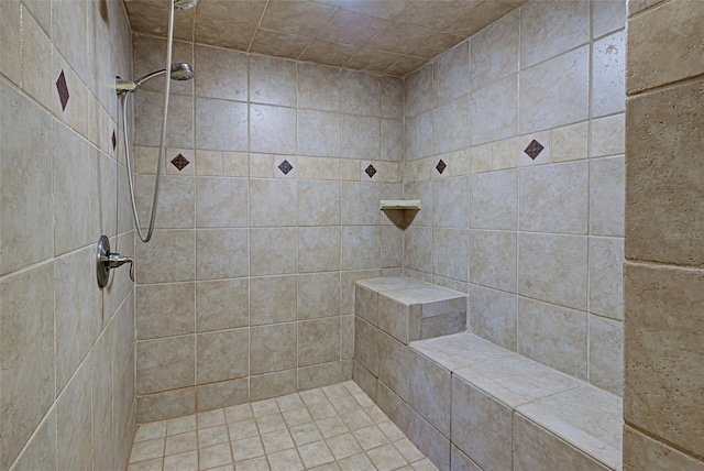 bathroom featuring tiled shower