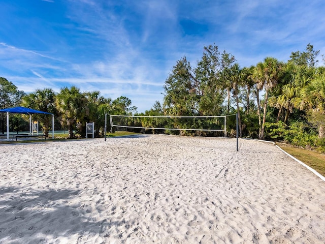 surrounding community with volleyball court