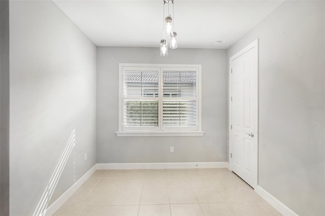 empty room featuring light tile patterned floors