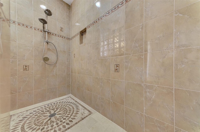 bathroom featuring tiled shower